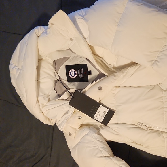 Canada Goose Parka - Picture 2 of 7